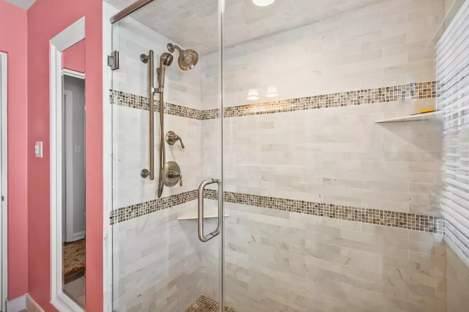 Bath - 3954 N Harcourt, Shorewood, WI 53211 photo 7 of 8