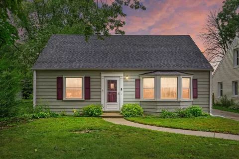 536 N 112th, Wauwatosa, WI 53226
