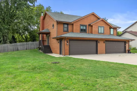 675 N Dries #2, Saukville, WI 53080