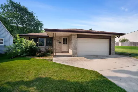 2805 E Cudahy, Saint Francis, WI 53235