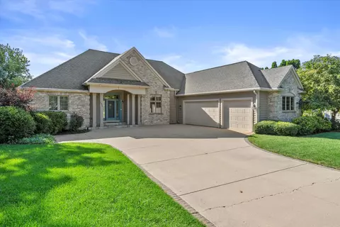 1928 Tree Line, Waukesha, WI 53188