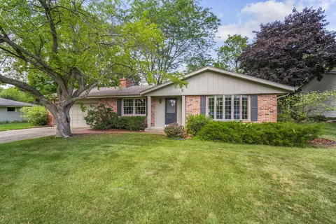 7838 Chapel Hl, Franklin, WI 53132