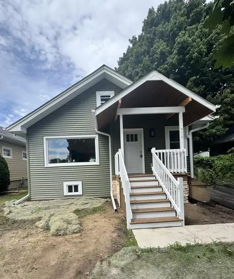 910 76th, Kenosha, WI 53143