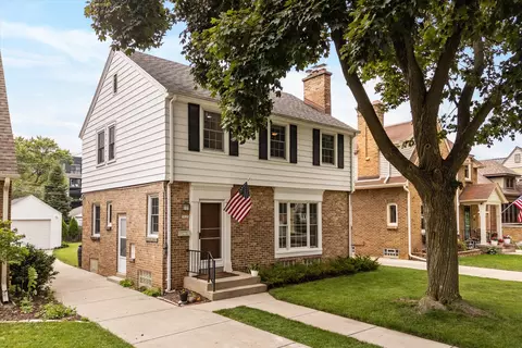 5825 N Bay Rdg, Whitefish Bay, WI 53217