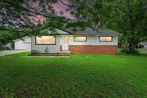 5306 W Calumet, Milwaukee, WI 53223