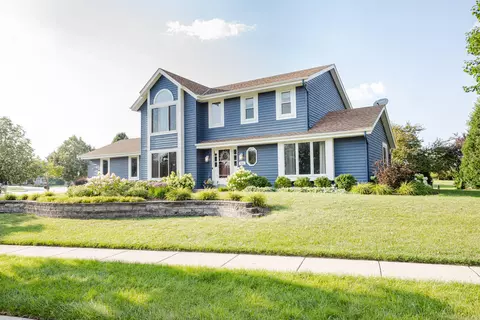 858 Laureate, Pewaukee, WI 53072