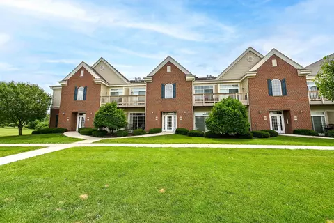 2535 W Colonial Woods, Oak Creek, WI 53154