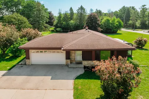 9036 S 21st, Oak Creek, WI 53154