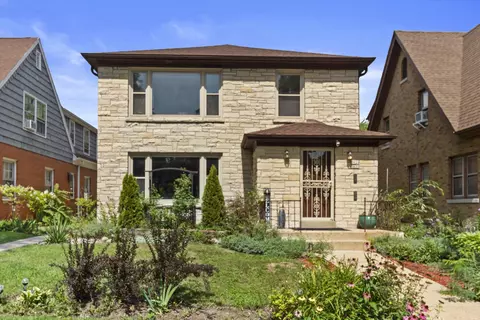 5622 W Brooklyn #5624, Milwaukee, WI 53216