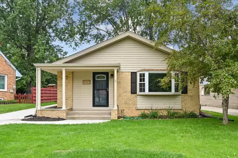 10145 W Park Rdg, Wauwatosa, WI 53222