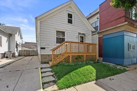909 E Clarke, Milwaukee, WI 53212