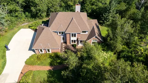 2804 Shagbark, Kewaskum, WI 53040