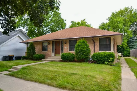 6926 Terrace #6928, Wauwatosa, WI 53213