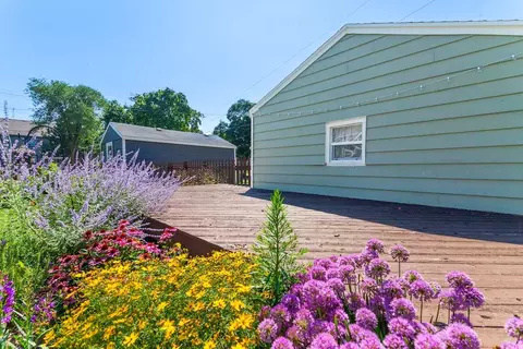 3989 S S Pne, Milwaukee, WI 53207