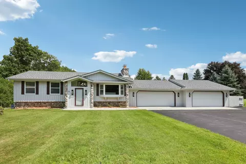 1062 Hickory Hl, Hubertus, WI 53033