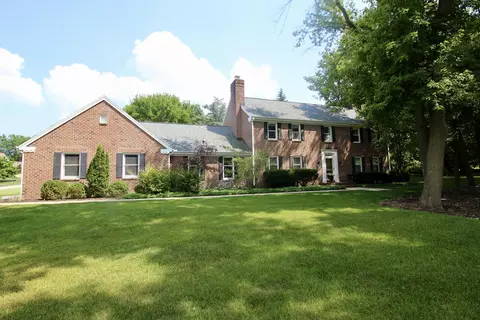 430 Bunker Hl, Brookfield, WI 53005