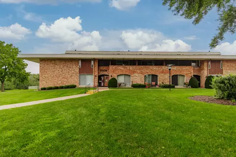 11958 W W Ml #9, Milwaukee, WI 53225