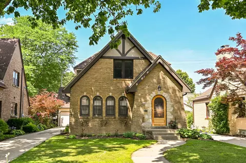 2645 Lefeber, Wauwatosa, WI 53213
