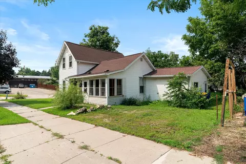 222 W Decker, Viroqua, WI 54665