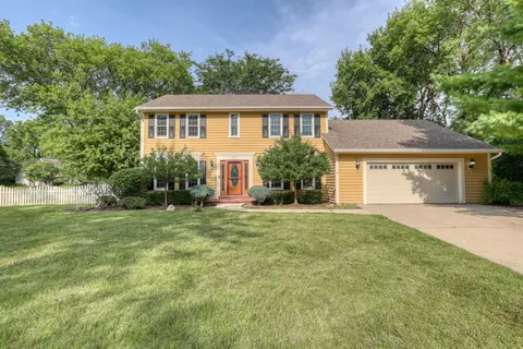 452 Leanore, Pewaukee, WI 53072