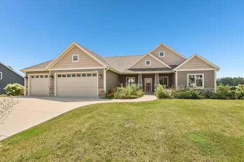 3627 Howell Oaks, Waukesha, WI 53188