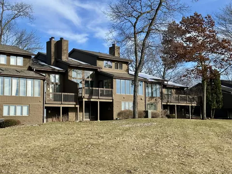 3757 Nagawicka Shrs, Hartland, WI 53029