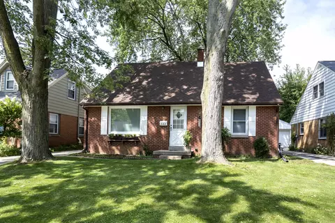541 N 104th, Wauwatosa, WI 53226
