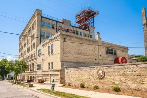904 E Pearson #113, Milwaukee, WI 53202