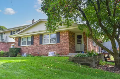 17725 Nassau, Brookfield, WI 53045
