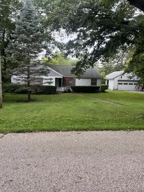 127 N Lapham Peak, Delafield, WI 53018