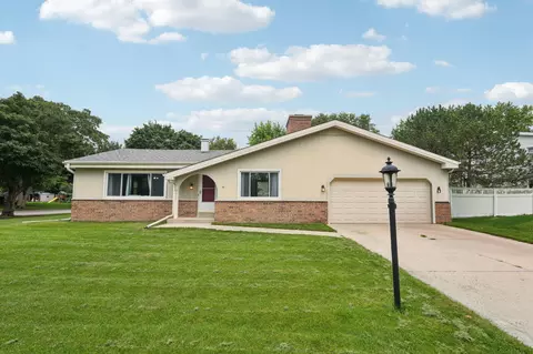 2735 Coventry, Waukesha, WI 53188