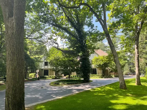 5219 N State Road 83, Chenequa, WI 53029
