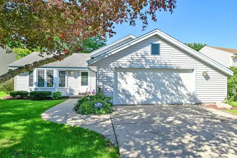 1272 River Park, Mukwonago, WI 53149
