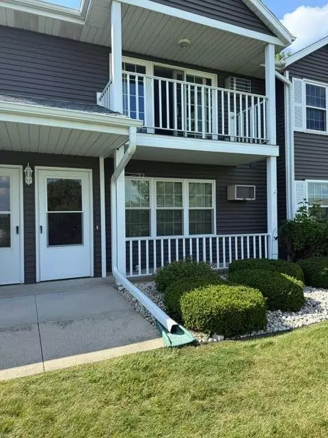 212 S S Mtn #D, Mayville, WI 53050