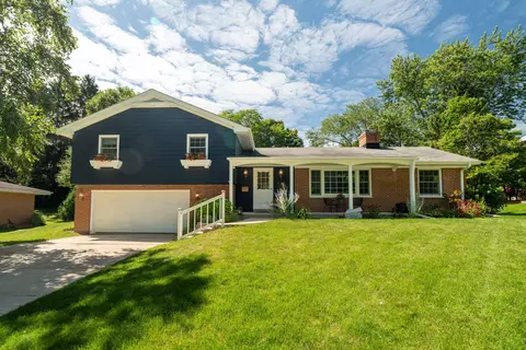 425 Alta Loma, Thiensville, WI 53092