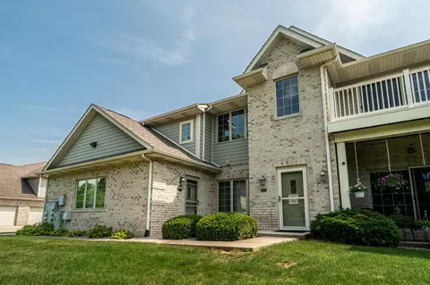 9270 66th #73, Pleasant Prairie, WI 53158