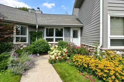 15668 W W Rdg, New Berlin, WI 53151