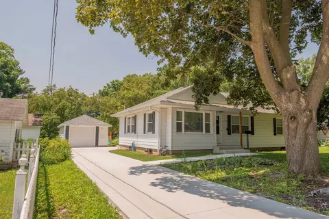 108 N Eames, Elkhorn, WI 53121