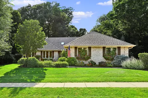 372 River Blf, Oconomowoc, WI 53066