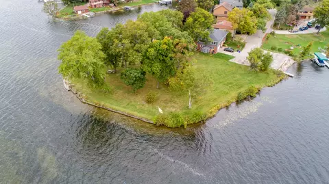 2705 Ridley, Delafield, WI 53029