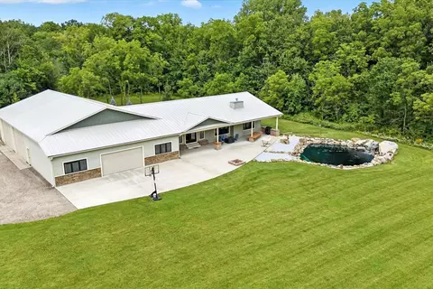 8431 Big Bnd, Waterford, WI 53185