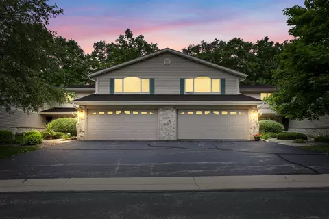 1035 Shadowood #1, West Bend, WI 53095