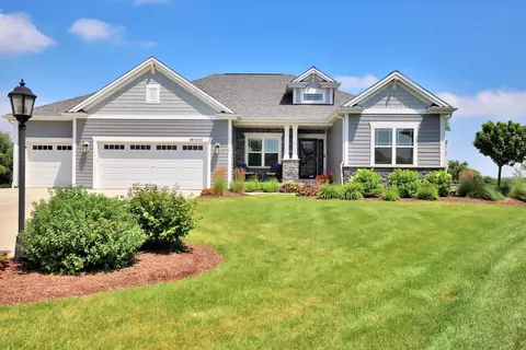 s88w17993 Edgewater Hts, Muskego, WI 53150
