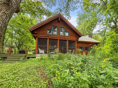 n5899 Connaughton Road, Sugar Creek, WI 53121