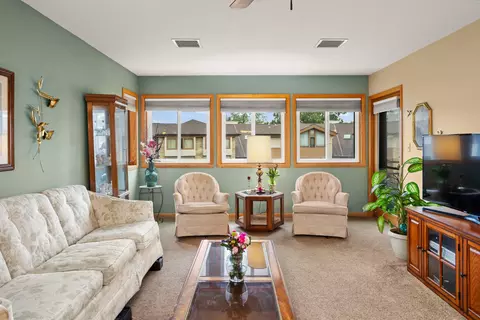 n89w16301 Main D3 UNIT 10, Menomonee Falls, WI 53051