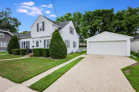 1207 Huron, Manitowoc, WI 54220