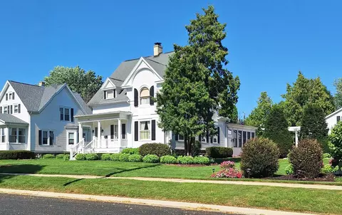 813 Richards, Watertown, WI 53094