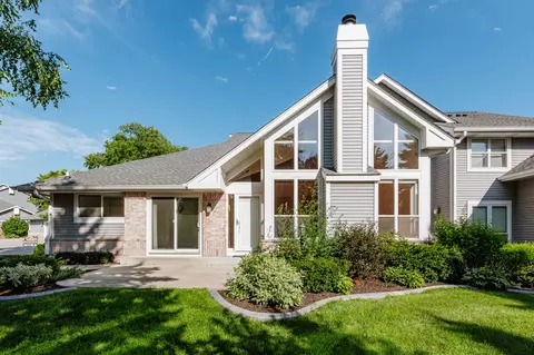 14128 W Waterford Sq, New Berlin, WI 53151