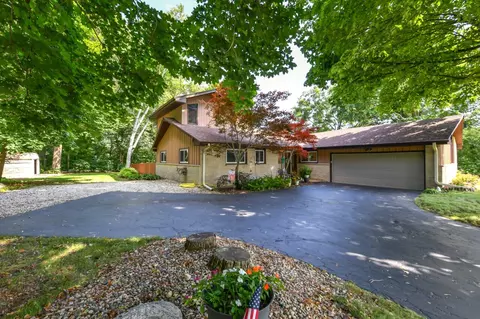 5210 S Skyline, New Berlin, WI 53151