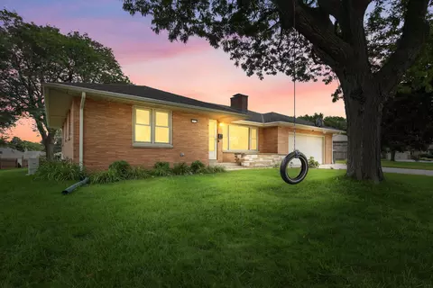 3002 S 90th, West Allis, WI 53227